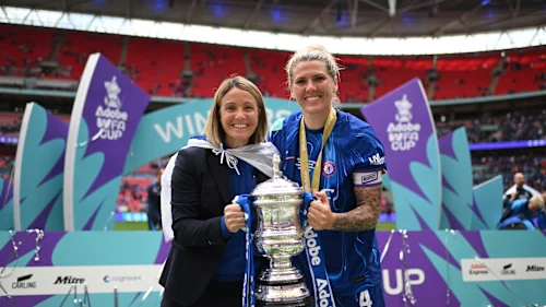 索尼娅·邦帕斯特 （Sonia Bompastor） 很幸运能与“顶级”船长布莱