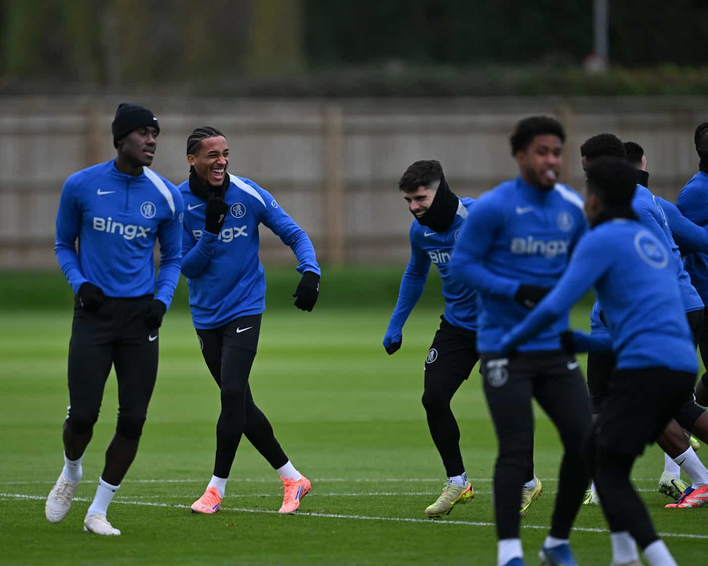 切尔西圣诞训练全员集结，帕尔默领衔众将回归，迎战维拉阵容浮现！