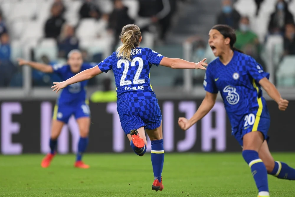 切尔西女足5-1狂胜幕后全揭秘：更衣室疯狂庆祝+赛前神秘训练，这些镜头首次公开！